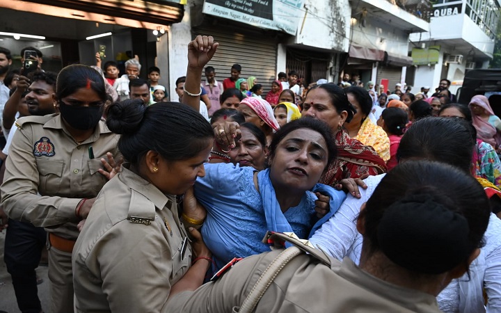 महिला कांग्रेस ने फूंका पुतला,कंगना रनौत के बयान पर बवाल!