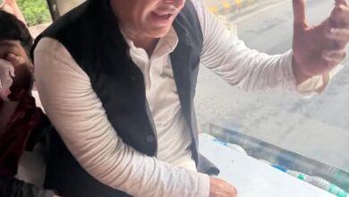 Photo of जब अखिलेश पूछा- पुलिस भाई, मुझे कहां ले जा रहे हो?