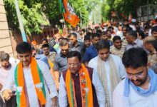 Photo of PM आवास विवाद पर BJP का शक्ति प्रदर्शन, राहुल गांधी के विरोध में लखनऊ की सड़कों पर उतरे कार्यकर्ता