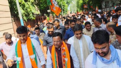 Photo of PM आवास विवाद पर BJP का शक्ति प्रदर्शन, राहुल गांधी के विरोध में लखनऊ की सड़कों पर उतरे कार्यकर्ता