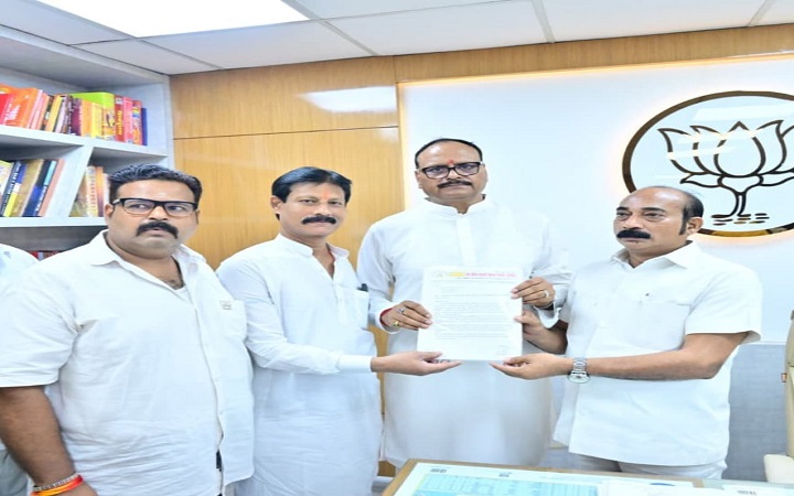 अलीगंज अग्निकांड के बाद व्यापारियों की चिंता, डिप्टी CM से मिले संजय गुप्ता