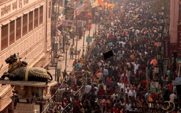 बाबा विश्वनाथ के दरबार में उमड़ा आस्था का सैलाब