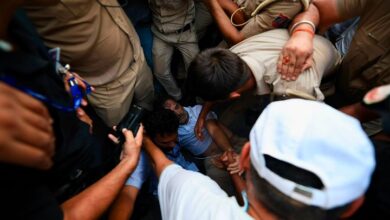 Photo of PM आवास के बाहर राहुल-प्रियंका डिटेन, अखिलेश को पुलिस ने हटाया