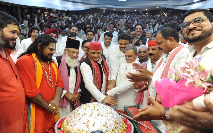 आस्था और श्रद्धा के साथ खिलवाड़ करती है भाजपा-अखिलेश यादव