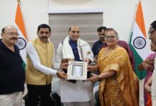 Photo of जन्मदिन पर राजनाथ सिंह से मिलीं सुषमा खर्कवाल