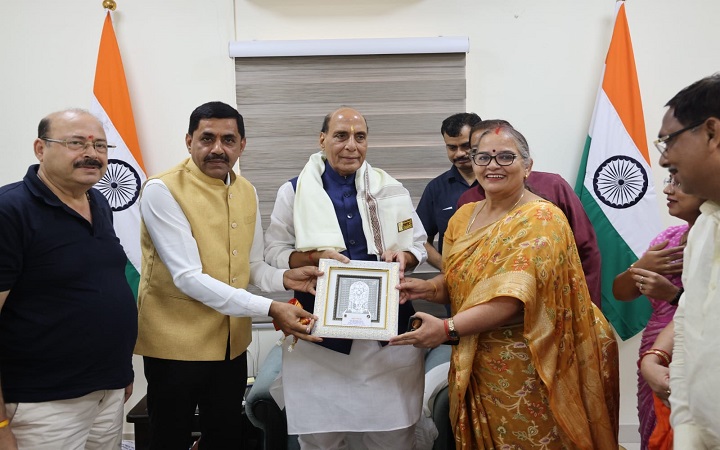 जन्मदिन पर राजनाथ सिंह से मिलीं सुषमा खर्कवाल