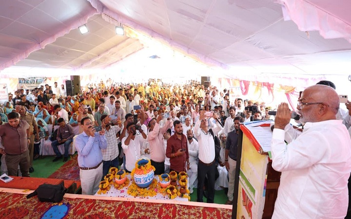 जल संरक्षण कर अगली पीढ़ियों तक पहुंचाएं योजना का लाभ- स्वतंत्र देव सिंह