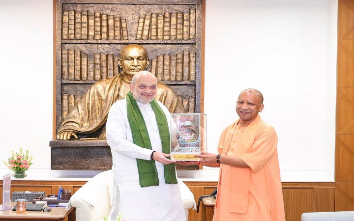 दिल्ली में शाह-योगी की बैठक से बदल गई यूपी चुनाव की सियासी बिसात