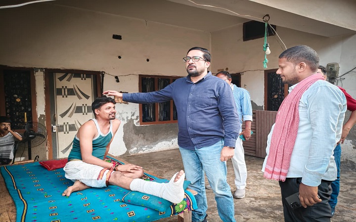 दुख की हर दहलीज पर पहुंच रहे रुश्दी मियां