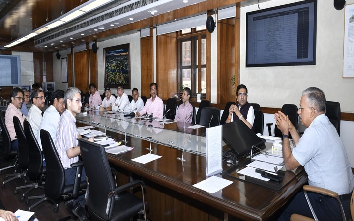 मुख्य सचिव का निर्देश हर जिले में बनेंगे EV चार्जिंग स्टेशन