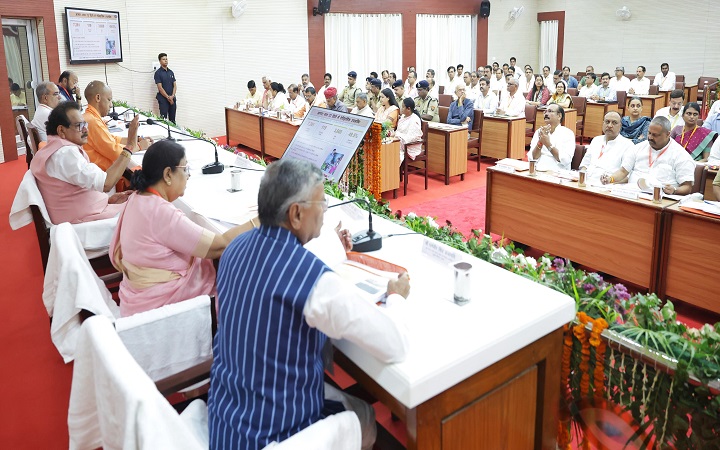 योगी का बड़ा फैसला! वृन्दावन में रोप-वे, मेगा पार्किंग और विकास की नई सौगात