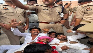 Photo of लखनऊ में छात्रों का महाविस्फोट! फीस बढ़ोतरी,पेपर लीक और छात्र संघ चुनाव पर सरकार घिरी