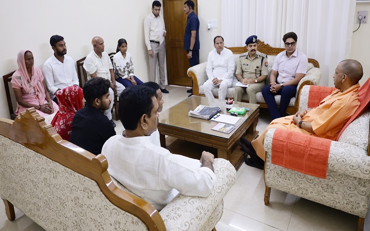 ललिता गौतम प्रकरण में मुख्यमंत्री सख्त,परिजनों से मिले