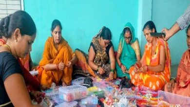 Photo of समूह की दीदियों के द्वारा बनाई गई राखियों से सजेंगे बाजार