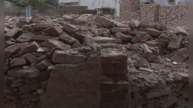 Photo of सुलभ शौचालय तोड़कर बारात घर बना रहे पार्षद