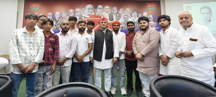 मनोरमा नदी के लिए उठी आवाज, अखिलेश यादव से मिले समाजसेवी