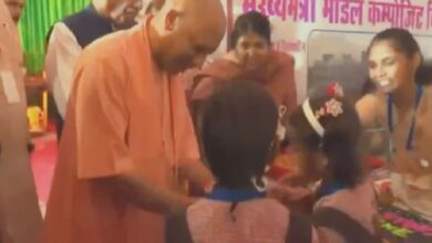 Photo of स्कूली बच्चियों ने मुख्यमंत्री को बांधी राखी