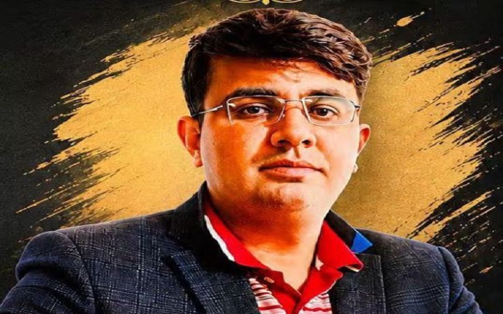दूजे के घर आग में...
