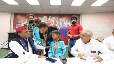 Photo of अंतरराष्ट्रीय चैंपियनशिप के पदक विजेता से अखिलेश ने की मुलाकात