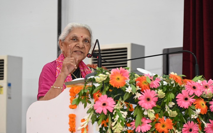 अयोध्या में शिक्षा और स्वास्थ्य का संगम, राज्यपाल ने विद्यार्थियों को किया प्रेरित