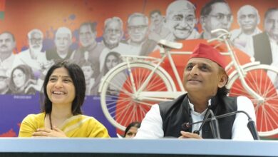 Photo of जब अखिलेश ने कहा ‘मुखर बनो’ तो डिंपल ने दिखाया तेवर!