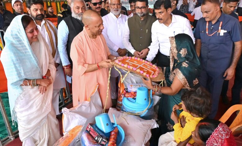 मुख्यमंत्री योगी पर बाढ़ पीड़ितों को भरोसा