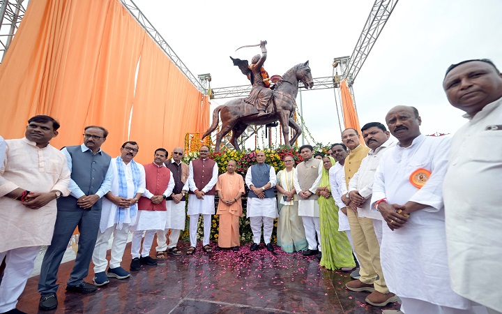 वीरांगना अवंतीबाई लोधी की प्रतिमा का लोकार्पण, राजनाथ सिंह और योगी ने किया नमन