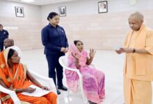 Photo of सीतापुर की महिला ने मुख्यमंत्री से मांगी निराश्रित गाय