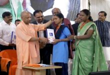 Photo of मुश्किल घड़ी में ‘अभिभावक’ बनी योगी सरकार 11,219 परिवारों को मदद