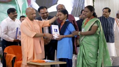 Photo of मुश्किल घड़ी में ‘अभिभावक’ बनी योगी सरकार 11,219 परिवारों को मदद