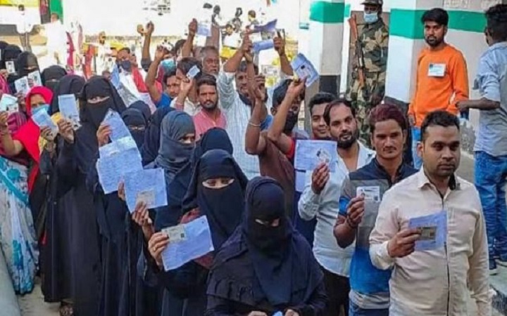 मुस्लिम वोट बैंक पर सियासी संग्राम,कांग्रेस और सपा के सामने बड़ी चुनौती