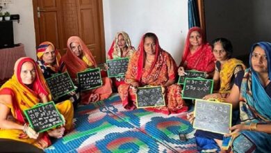Photo of अक्षर ज्ञान से आत्मनिर्भरता की ओर बढ़ती ग्रामीण महिलाएँ