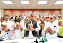 Photo of अयोध्या के महंत रामदास ने अखिलेश से भेंट की