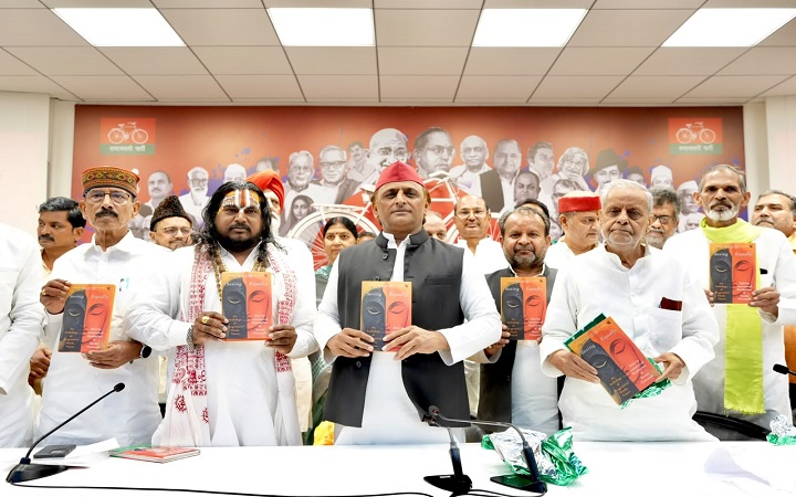 अयोध्या के महंत रामदास ने अखिलेश से भेंट की