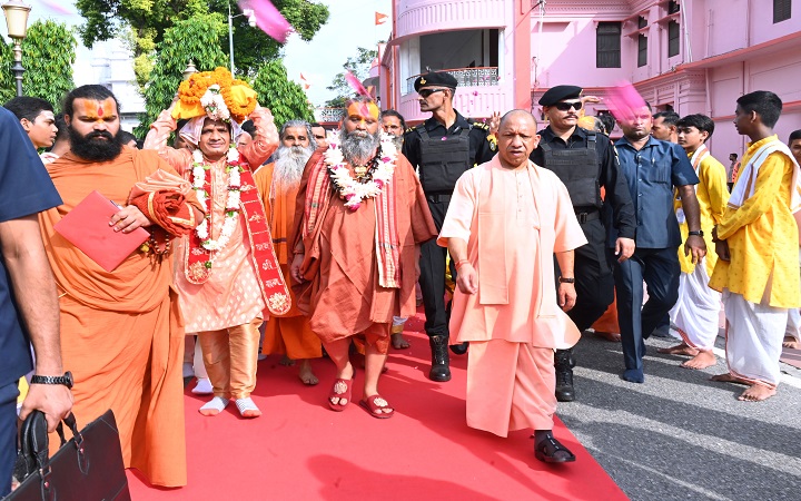 आध्यात्मिक परंपरा जीवन के मूल से जोड़ती है-योगी