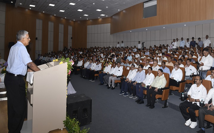 ट्रिलियन डॉलर इकोनॉमी के लिए विश्वस्तरीय कनेक्टिविटी जरूरी: मुख्य सचिव