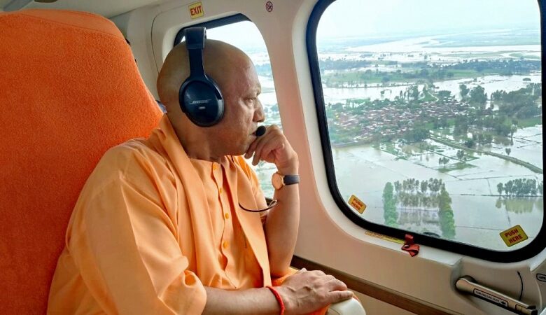फर्रुखाबाद: बाढ़ के बीच पहुंचे योगी, गंगा ड्रेजिंग से स्थायी समाधान का ऐलान!