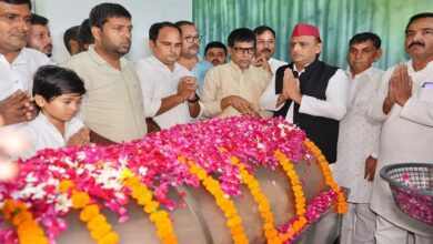 Photo of राम गोविंद चौधरी के निधन पर भावुक हुए अखिलेश दी श्रद्धांजलि