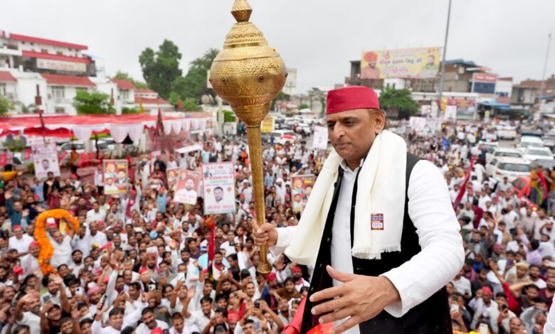 रायबरेली की धरती से अखिलेश का रथ, कांग्रेस को सीधा सियासी संदेश
