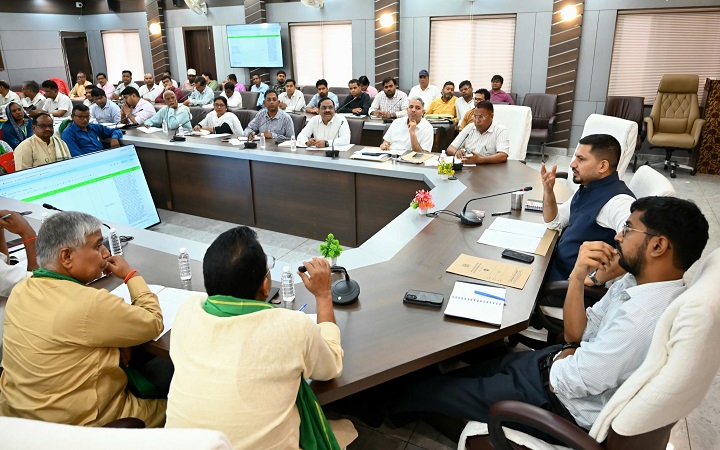 किसान दिवस में जिलाधिकारी ने सुनीं किसानों की समस्याएं