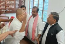 Photo of प्रेस कॉन्फ्रेंस के दौरान सपा नेताओं में भिड़ंत