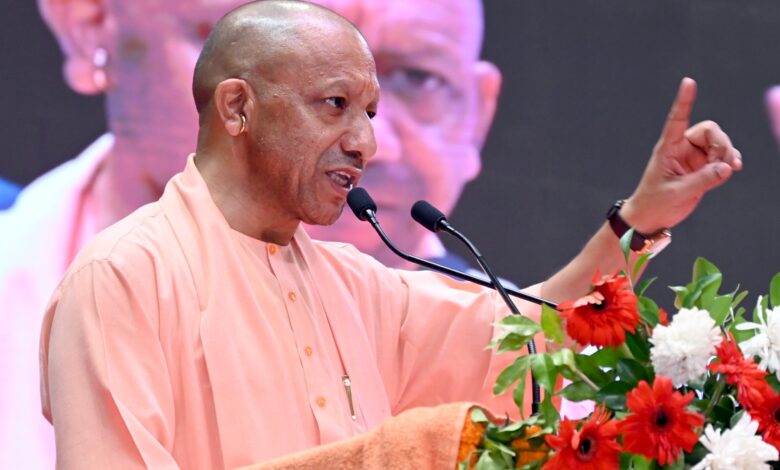 योगी बोले किसानों का पैसा हजम कर गए सपाई!