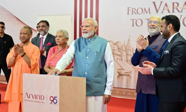 वाराणसी में गारमेंट फैक्ट्री शुरू, 1,000 महिलाओं को मिलेगा रोजगार