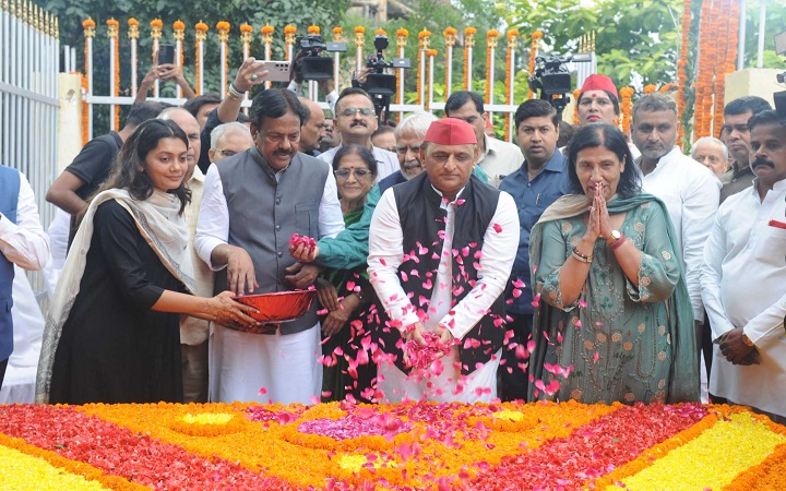 आचार्य नरेंद्र देव की जयंती पर अखिलेश यादव ने दी श्रद्धांजलि, भाजपा पर साधा निशाना