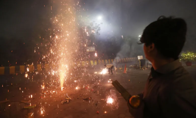 उत्सवों की कीमत: बढ़ता हुआ त्योहारों का प्रदूषण