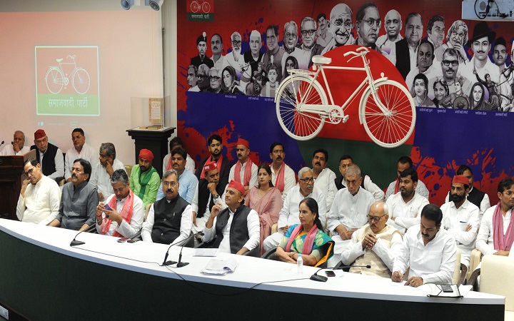 काशी से गोरखपुर तक भाजपा को झटका, अखिलेश ने बताया पीडीए की ताकत
