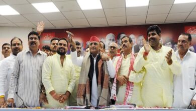 Photo of भाजपा-बसपा को बड़ा झटका! पूर्व विधायक से पूर्व IPS तक कई दिग्गज अखिलेश यादव के साथ