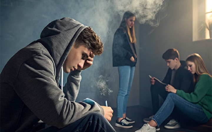 युवाओं को नशे से बचाने में सेलिब्रिटी की भूमिका अहम