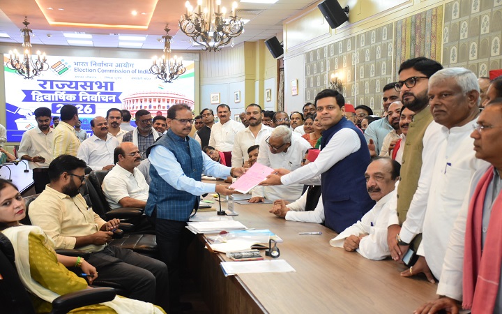 राज्यसभा में सपा के दो पत्ते खुले, तीसरी सीट ने बढ़ाई बेचैनी