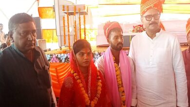 Photo of शहनाइयों की गूंज के बीच अयोध्या में 185 जोड़ों ने थामा एक-दूजे का हाथ